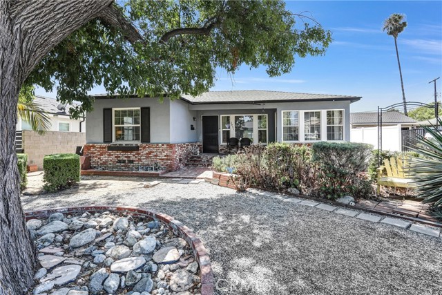 2451 Graydon Avenue, Monrovia CA: https://media.crmls.org/medias/2c627a34-5461-4041-9e2d-ce70ab53b6b2.jpg