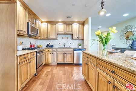 412 S Wilton Place, Los Angeles CA: https://media.crmls.org/medias/2c62acde-6161-4d22-b85a-b0054ceeef91.jpg