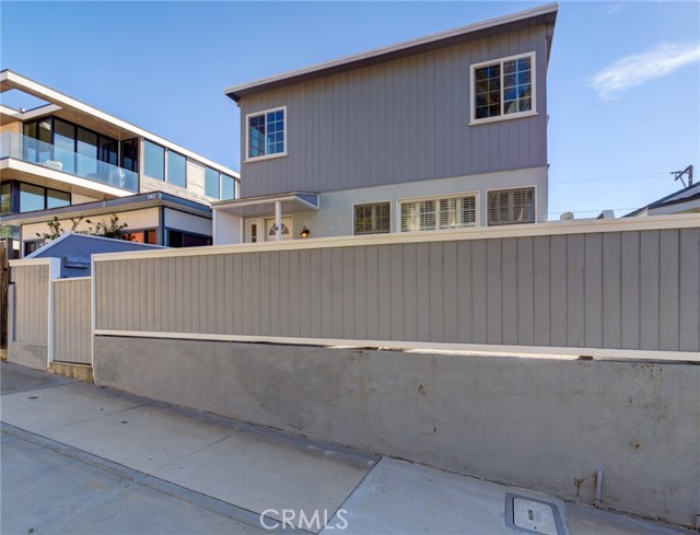 230 30th Street, Hermosa Beach, California 90254, 5 Bedrooms Bedrooms, ,3 BathroomsBathrooms,Residential,Sold,30th,SB22001152