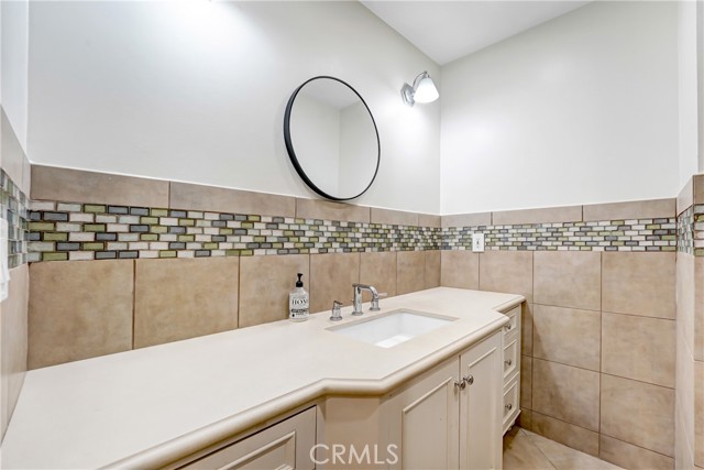 816 S Longwood, Los Angeles CA: https://media.crmls.org/medias/2c63f862-f8b9-41f3-9bb2-7b97b224b899.jpg