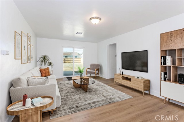 Detail Gallery Image 5 of 34 For 809 Caylor, Bakersfield,  CA 93304 - 2 Beds | 1 Baths