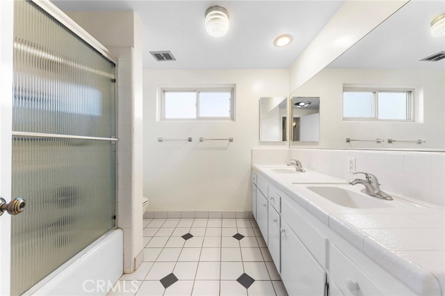 300 W Wistaria Avenue, Arcadia CA: https://media.crmls.org/medias/2c644551-9d4d-46dd-bf1b-dc11af8fd0a6.jpg