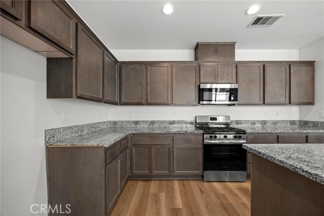 Detail Gallery Image 15 of 52 For 1527 Amethyst Ln, Beaumont,  CA 92223 - 3 Beds | 2/1 Baths