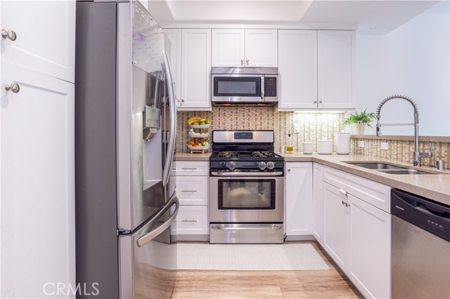 Detail Gallery Image 10 of 27 For 10261 Angel Ln, Pacoima,  CA 91331 - 4 Beds | 2/1 Baths