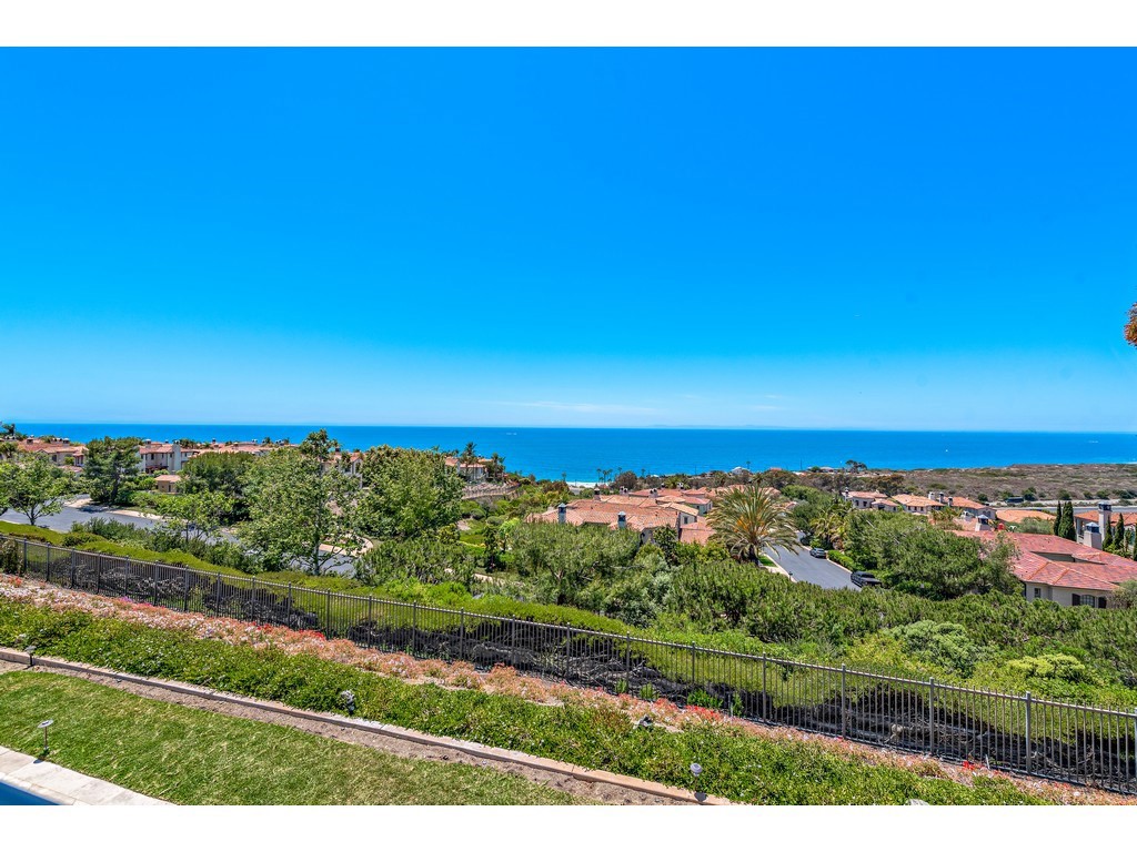 https://media.crmls.org/medias/2c651ff1-aef1-4828-b52e-50d23d6e9724.jpg?preset=X-Large