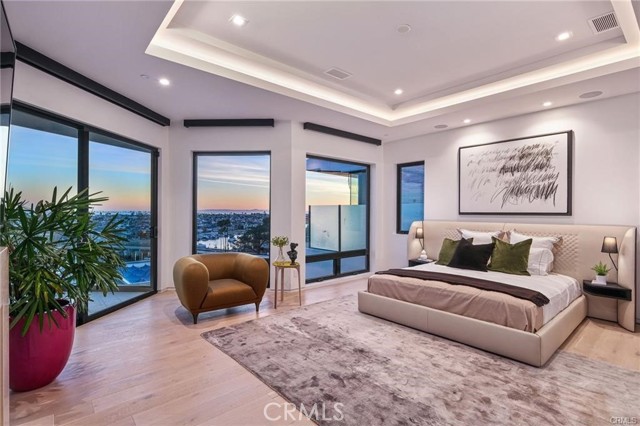 Detail Gallery Image 16 of 58 For 1207 Dolphin Ter, Corona Del Mar,  CA 92625 - 6 Beds | 6/2 Baths