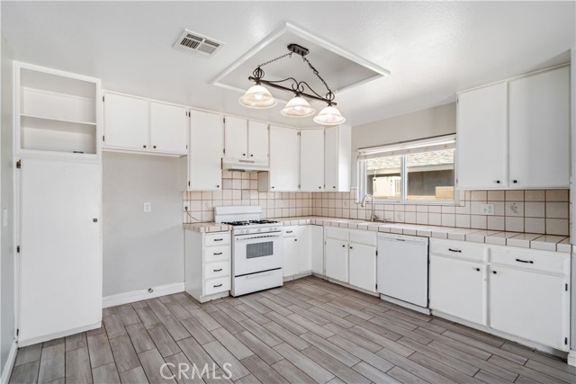 44220 Fig Avenue, Lancaster CA: https://media.crmls.org/medias/2c6695d6-0177-46a4-9244-29e3385cb276.jpg