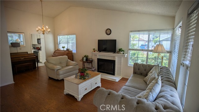 27636 Sequoia Glen Drive, Valencia CA: https://media.crmls.org/medias/2c66cac3-da01-4cc8-9df2-e35ee5bddde5.jpg