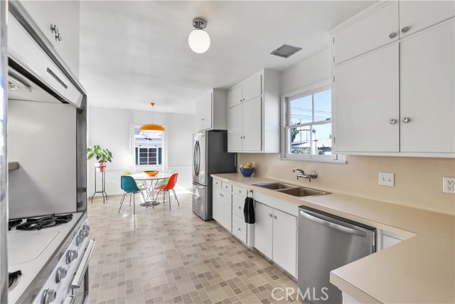 Detail Gallery Image 6 of 19 For 743 N. Janss St., Anaheim,  CA 92805 - 3 Beds | 2 Baths