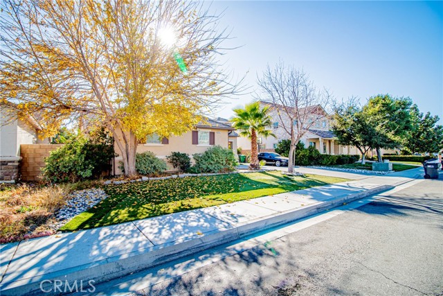 Detail Gallery Image 2 of 28 For 5832 Saint Laurent Dr, Palmdale,  CA 93552 - 3 Beds | 2 Baths