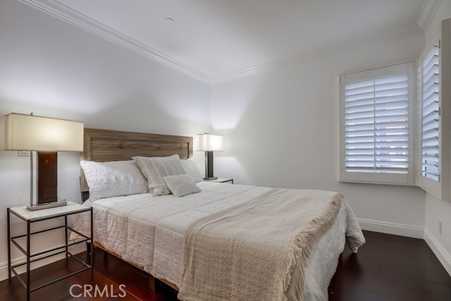 2569 Bungalow Place, Corona del Mar CA: https://media.crmls.org/medias/2c67044a-75bb-4c81-933b-7e7f345e3b1a.jpg