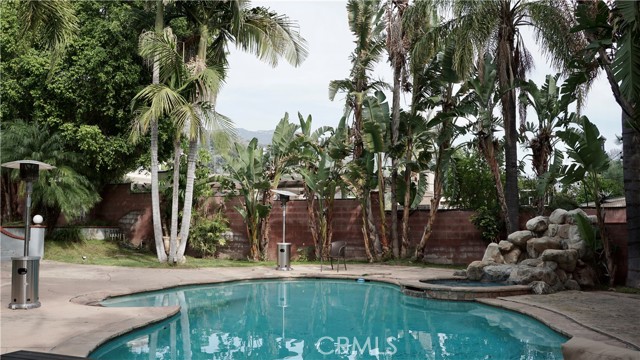 Detail Gallery Image 5 of 32 For 925 Sherlock Dr, Burbank,  CA 91501 - 3 Beds | 3 Baths