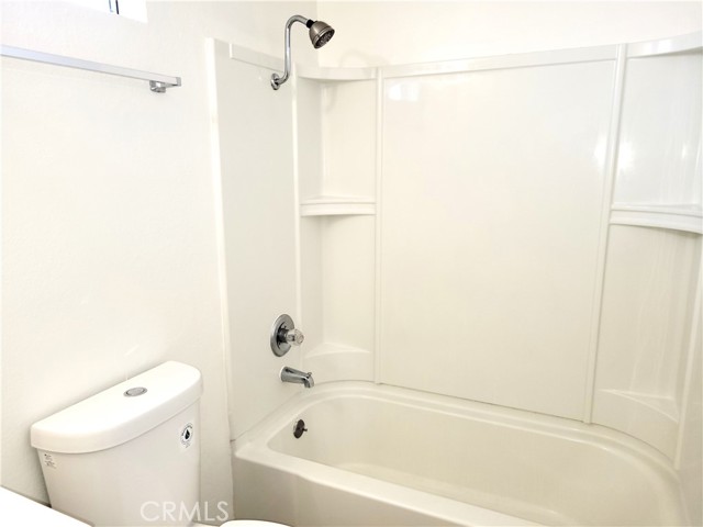 Detail Gallery Image 6 of 9 For 16742 Lynn Ln #C,  Huntington Beach,  CA 92649 - 1 Beds | 1 Baths