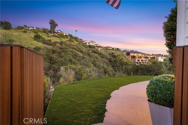 Detail Gallery Image 26 of 33 For 1364 Dunning Dr, Laguna Beach,  CA 92651 - 3 Beds | 2 Baths