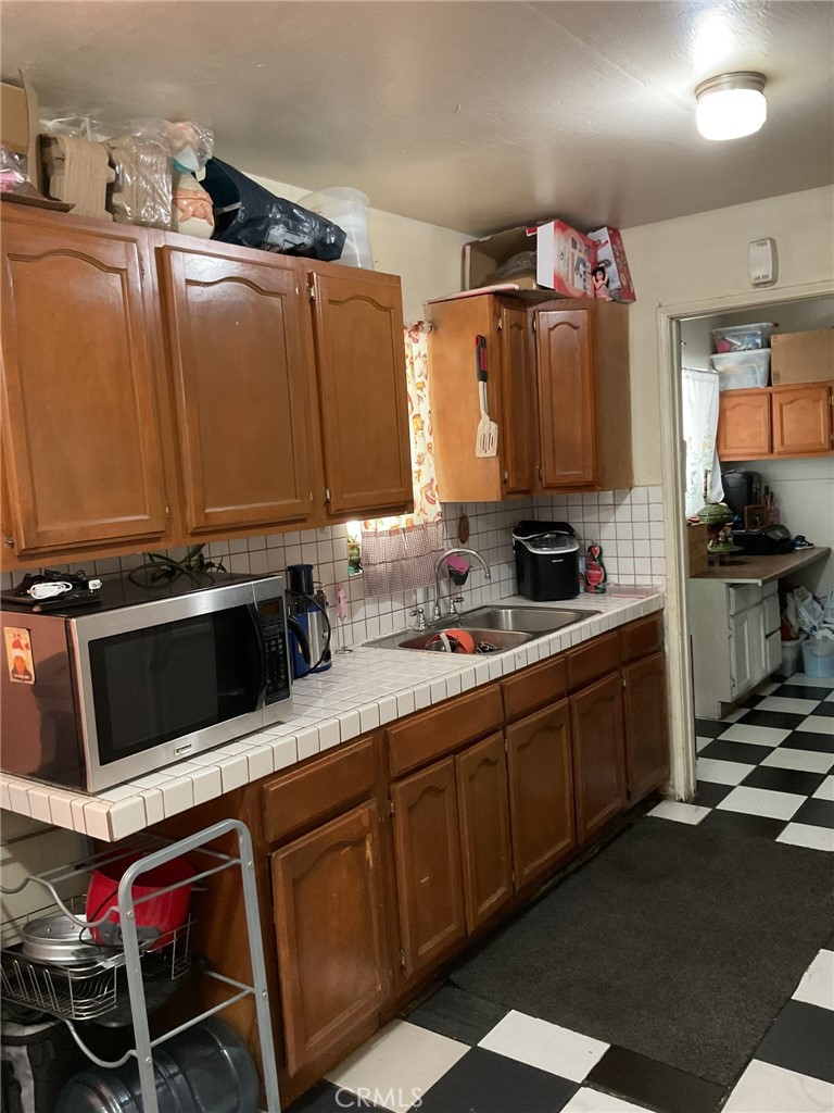 https://media.crmls.org/medias/2c6b09bb-3e08-4ee7-95be-49c515cfaf8d.jpg?preset=X-Large
