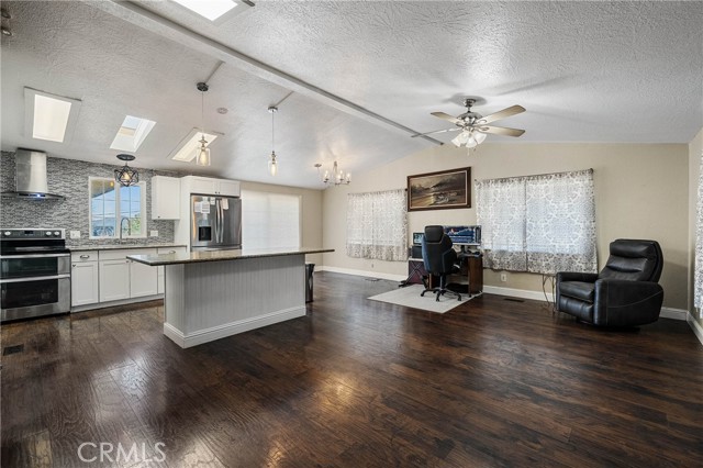 Detail Gallery Image 9 of 34 For 17062 Greenridge Rd, Hidden Valley Lake,  CA 95467 - 3 Beds | 2 Baths