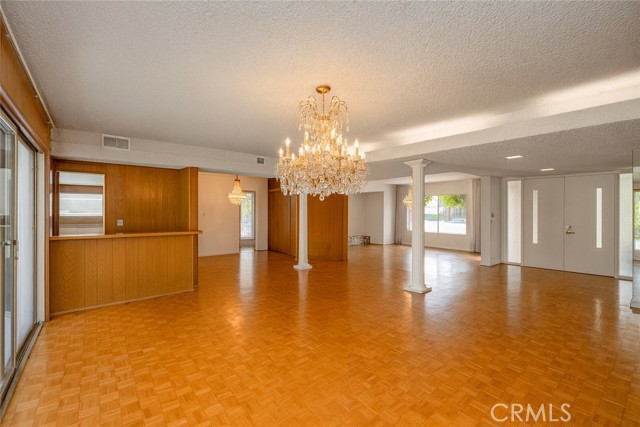 19443 Superior Street, Northridge CA: https://media.crmls.org/medias/2c6e0161-63fb-4254-8659-188cd350df11.jpg