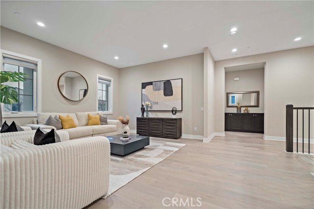 Detail Gallery Image 21 of 36 For 115 Interstellar, Irvine,  CA 92618 - 5 Beds | 5/1 Baths