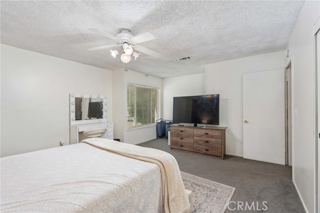 6858 John Dr, Jurupa Valley CA: https://media.crmls.org/medias/2c6e3b15-121e-442e-9165-566fa02d7cdc.jpg