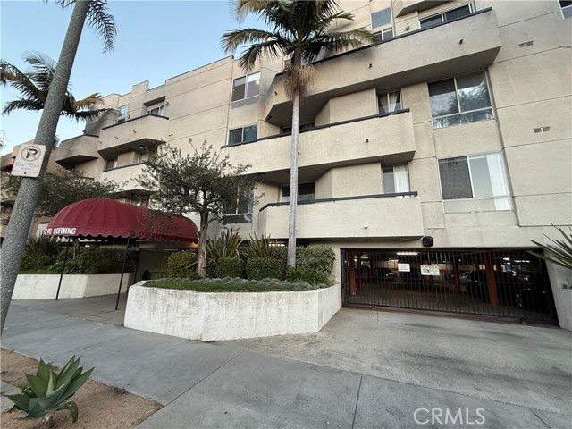 1240 S Corning, Los Angeles CA: https://media.crmls.org/medias/2c6edba3-96ae-4971-941d-883fddb437ca.jpg