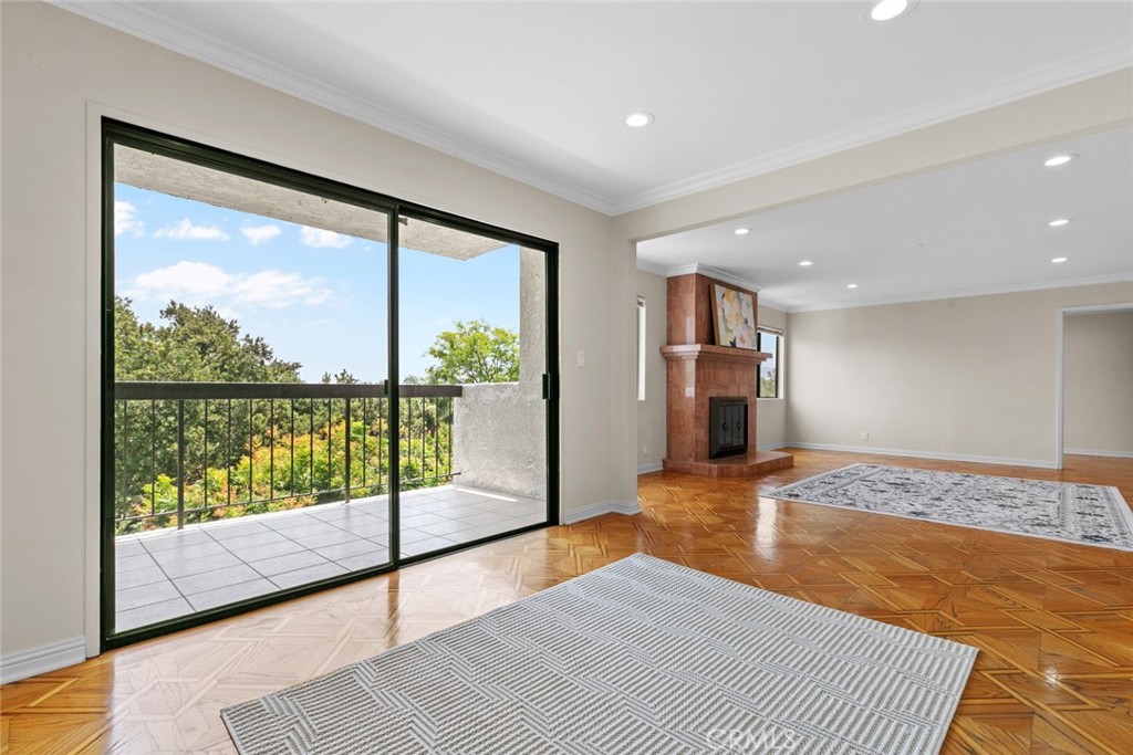 635 E Elmwood Avenue #307