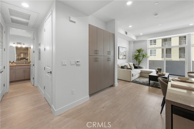 Detail Gallery Image 4 of 27 For 168 S Monterey St #403,  Alhambra,  CA 91801 - 2 Beds | 2 Baths