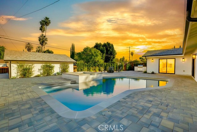 Detail Gallery Image 2 of 29 For 7932 Woodlake, West Hills,  CA 91304 - 4 Beds | 3 Baths