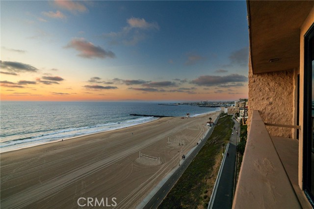 Detail Gallery Image 8 of 60 For 727 Esplanade #302,  Redondo Beach,  CA 90277 - 2 Beds | 2 Baths