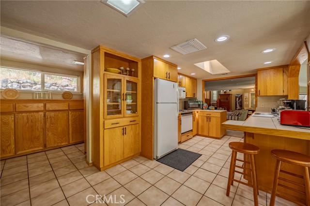 9977 Incline Road, El Portal CA: https://media.crmls.org/medias/2c6ff694-abec-4457-99b5-cd65dd3d9d8a.jpg