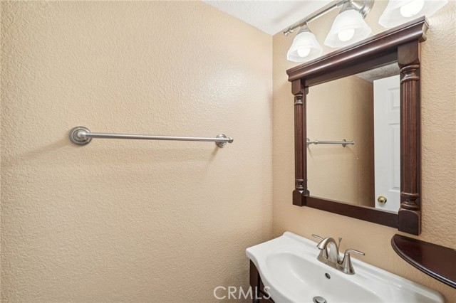 Detail Gallery Image 18 of 51 For 2582 Hudson Ave, Corona,  CA 92881 - 5 Beds | 2/1 Baths