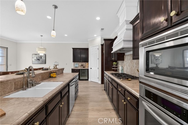 Detail Gallery Image 16 of 44 For 1563 E via Mirasol, Fresno,  CA 93730 - 4 Beds | 3 Baths