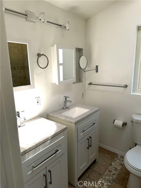 Detail Gallery Image 9 of 18 For 20808 Martha St, Woodland Hills,  CA 91367 - 3 Beds | 2 Baths