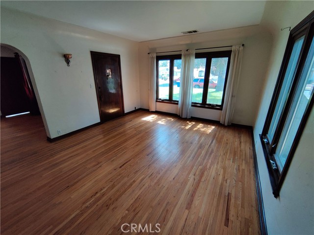 3569 Bandini Avenue, Riverside CA: https://media.crmls.org/medias/2c724c2f-f552-4735-ac24-b6246fb1bbf8.jpg