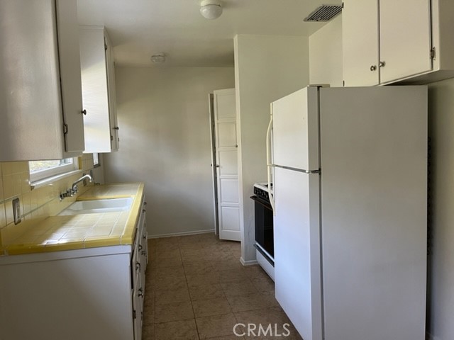 10856 Camarillo Street, Toluca Lake CA: https://media.crmls.org/medias/2c72b1fc-e7df-41eb-a3f5-3c0542c39e43.jpg
