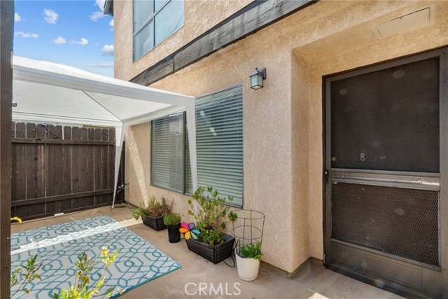 5463 Newcastle Avenue, Encino CA: https://media.crmls.org/medias/2c730b2c-bb1e-4995-a9fc-43285e9d9004.jpg