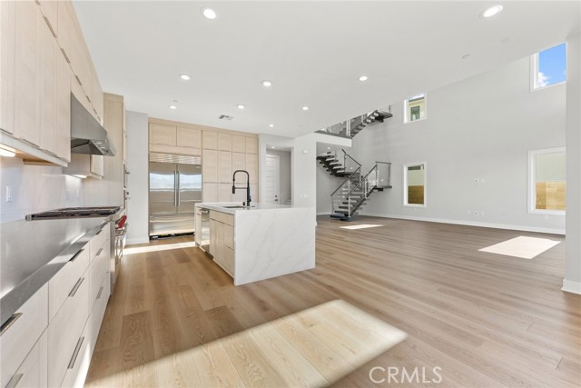 Detail Gallery Image 6 of 56 For 209 Stage, Irvine,  CA 92618 - 5 Beds | 5 Baths