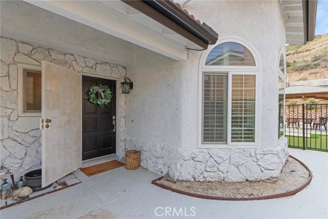 Detail Gallery Image 2 of 49 For 29161 Corales, Canyon Country,  CA 91387 - 3 Beds | 3 Baths