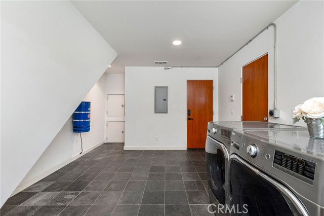 Detail Gallery Image 15 of 20 For 1542 Manhattan Beach Bld, Manhattan Beach,  CA 90266 - 4 Beds | 4 Baths