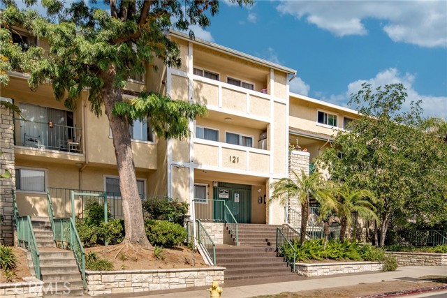 Detail Gallery Image 2 of 28 For 121 Sinclair Ave #206,  Glendale,  CA 91206 - 2 Beds | 2 Baths