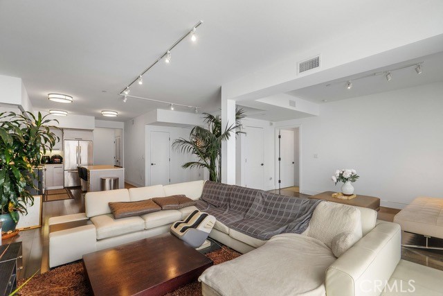 Detail Gallery Image 7 of 22 For 1817 Prosser Ave #503,  Los Angeles,  CA 90025 - 2 Beds | 2 Baths