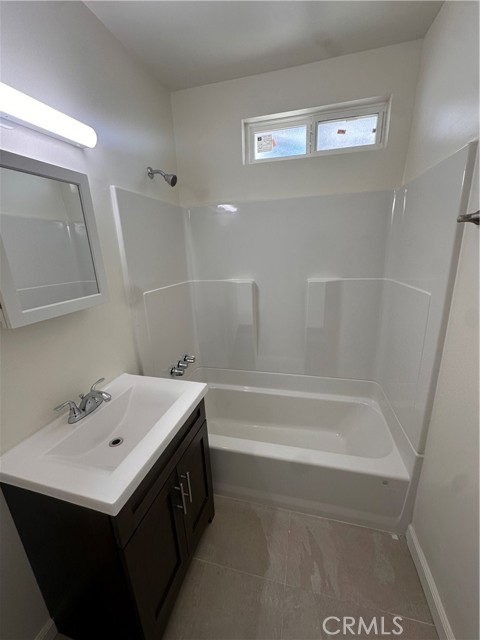 Detail Gallery Image 3 of 6 For 12817 Barbara Ann #5,  Van Nuys,  CA 91605 - 1 Beds | 1 Baths