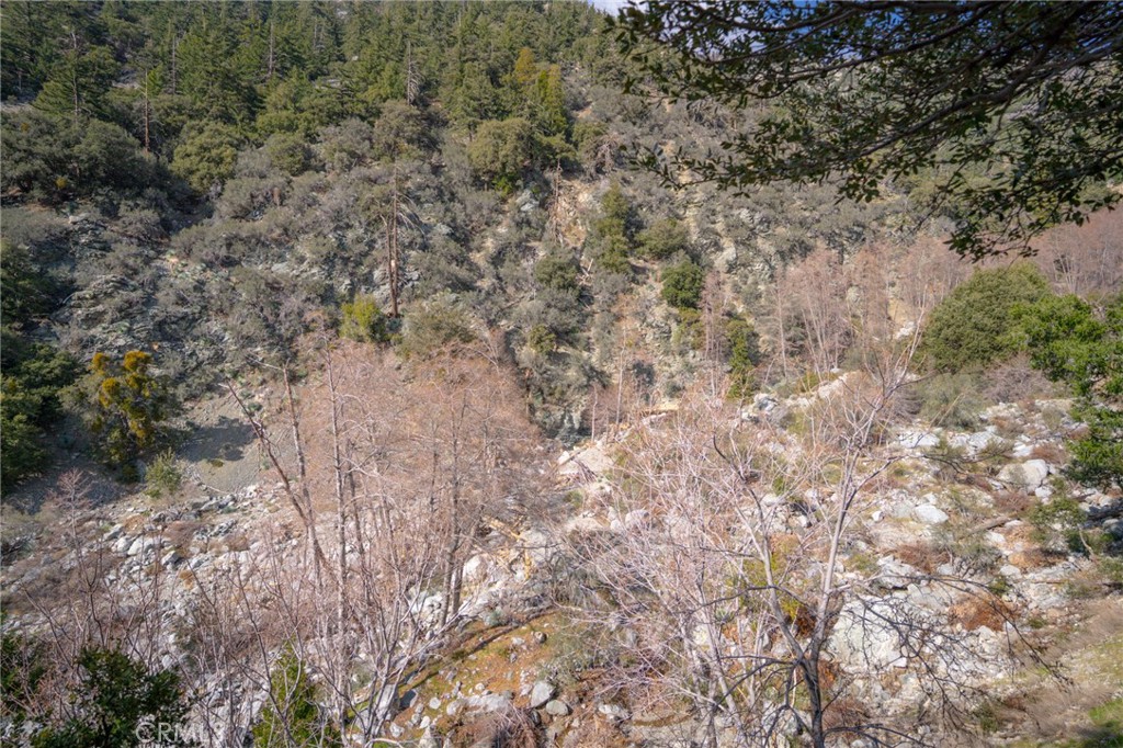 https://media.crmls.org/medias/2c76e747-2f44-4b13-b715-ab092f5ff749.jpg?preset=X-Large