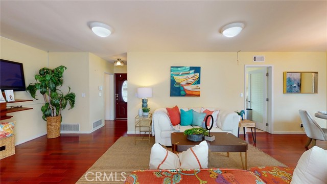 8162 Van Noord Avenue, North Hollywood CA: https://media.crmls.org/medias/2c77619f-b14d-4770-a624-98fa03c9b50c.jpg