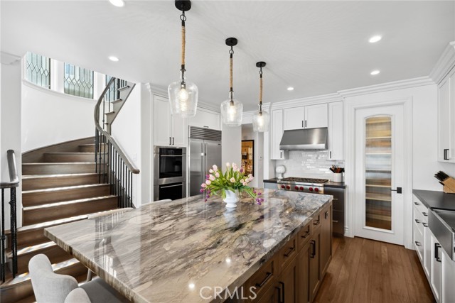 Detail Gallery Image 13 of 34 For 118 via Lido Nord, Newport Beach,  CA 92663 - 4 Beds | 3/1 Baths