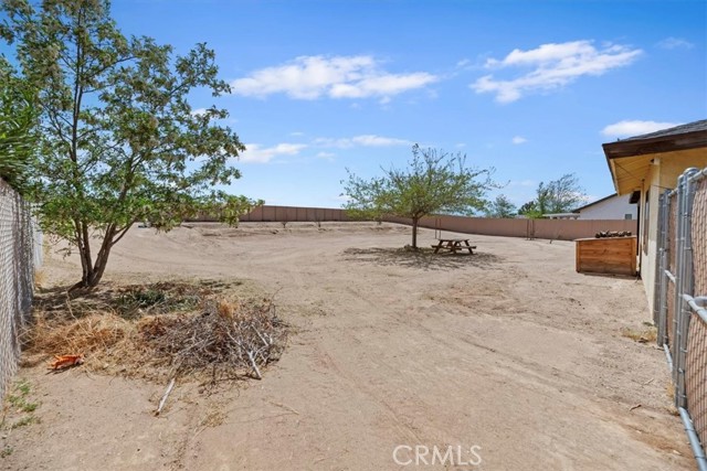 12963 Birch Glen Court, Victorville CA: https://media.crmls.org/medias/2c785d9c-f52b-4a46-95f7-219567c28148.jpg