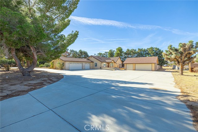 Detail Gallery Image 10 of 74 For 40909 36th St, Palmdale,  CA 93551 - 4 Beds | 3 Baths