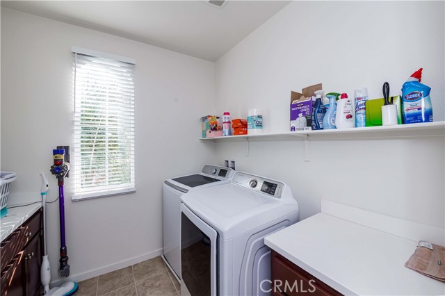 Detail Gallery Image 16 of 29 For 217 Promenade St, Pomona,  CA 91767 - 3 Beds | 3/1 Baths