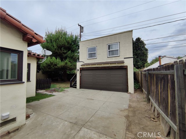 3569 Bandini Avenue, Riverside CA: https://media.crmls.org/medias/2c7bb5c1-4285-442e-81d8-3d1d7592b54d.jpg