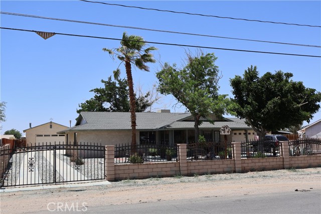 12386 Pawnee Road, Apple Valley CA: https://media.crmls.org/medias/2c7bbb68-a207-4410-90ed-d4809af7788d.jpg