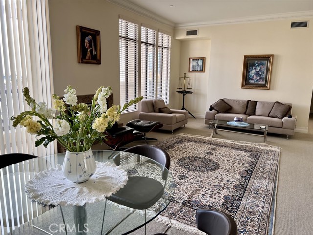 Detail Gallery Image 3 of 40 For 11847 Gorham Ave #403,  Los Angeles,  CA 90049 - 2 Beds | 2/1 Baths